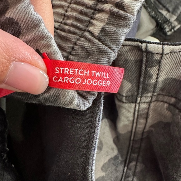 Spanx Women’s Stretch Twill Cargo Joggers - XL - Picture 12 of 12